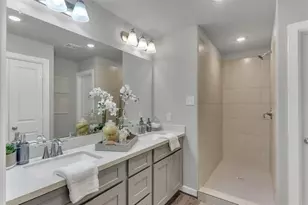 911 W Lewis St, Conroe, TX 77301 - Photo 7