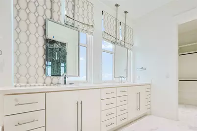 2425 E Seaside Drive, Galveston, TX 77550 - Photo 33