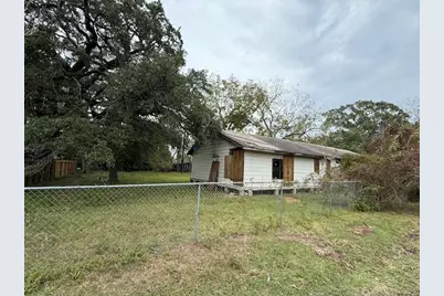 1005 N Jones St, Baytown, TX 77520 - Photo 1
