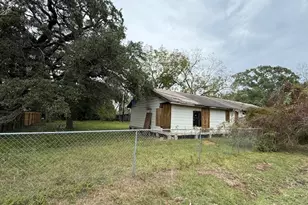 1005 N Jones St, Baytown, TX 77520 - Photo 1