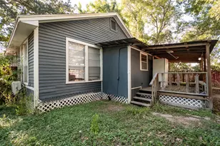 201 S Cleveland St, Dayton, TX 77535 - Photo 15