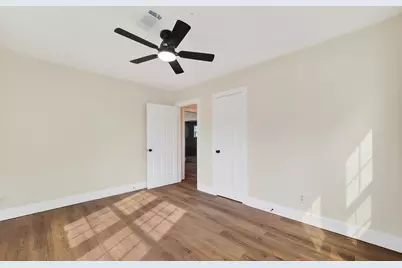 520 E Fayle Street, Baytown, TX 77520 - Photo 17