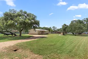 1031 County Rd 152, Columbus, TX 78934 - Photo 23