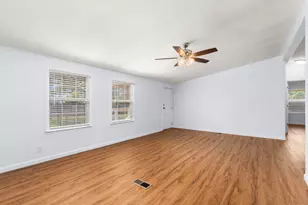 1031 County Rd 152, Columbus, TX 78934 - Photo 3