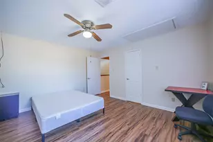 9511 Sharpcrest St, Houston, TX 77036 - Photo 35