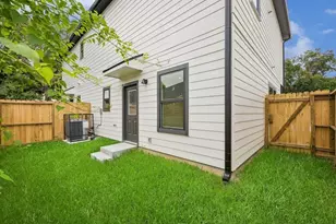 5032 Mallow St, Houston, TX 77033 - Photo 21