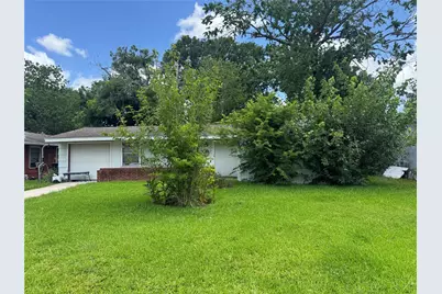 5951 Willow Glen Drive, Houston, TX 77033 - Photo 3