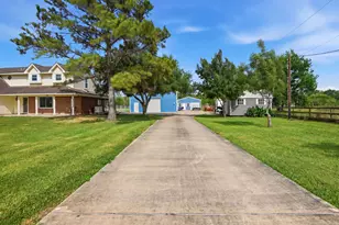 3625 County Rd 36, Angleton, TX 77515 - Photo 19