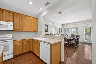 18 Valley Oaks Circle, The Woodlands, TX 77382 - Photo 19
