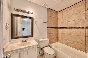 8610 Valley Meadow Dr, Houston, TX 77078 - Photo 15