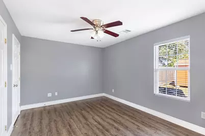 204 W James Street, Baytown, TX 77520 - Photo 21