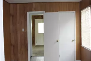 622 S Hancock St, Angleton, TX 77515 - Photo 5