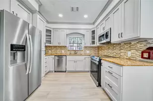 8006 Albin Ln, Houston, TX 77071 - Photo 11