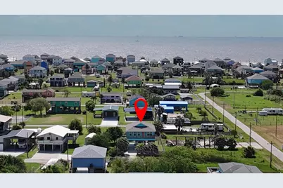1970 Avenue B, Crystal Beach, TX 77650 - Photo 3