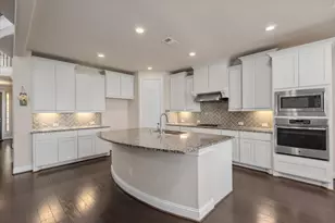 35 N Wheatleigh Dr, Tomball, TX 77375 - Photo 15