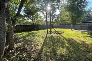 5619 Warm Springs Rd, Houston, TX 77035 - Photo 3