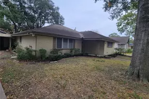5718 Burlinghall Dr, Houston, TX 77035 - Photo 3