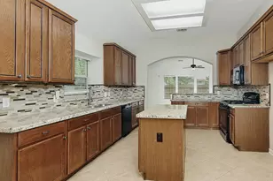 23 Lamps Glow Pl, The Woodlands, TX 77382 - Photo 9