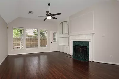 23 Lamps Glow Place, The Woodlands, TX 77382 - Photo 7