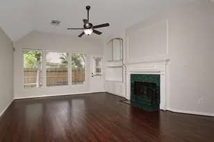 23 Lamps Glow Pl, The Woodlands, TX 77382 - Photo 7