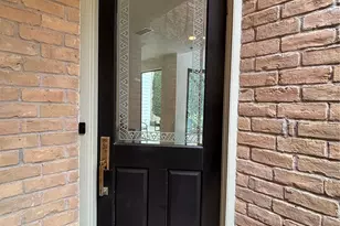 10 S Briar Hollow Ln, Houston, TX 77027 - Photo 3