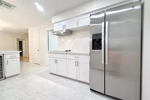 5470 Ariel St, Houston, TX 77096 - Photo 9