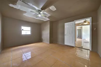 5774 Belarbor Street, Houston, TX 77033 - Photo 5