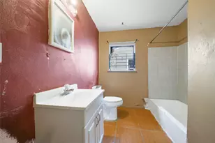 5774 Belarbor St, Houston, TX 77033 - Photo 7