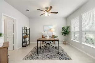 202 San Saba Dr, Mont Belvieu, TX 77523 - Photo 5