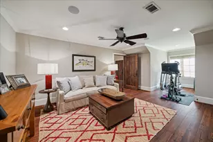 724 W Friar Tuck Ln, Houston, TX 77024 - Photo 37