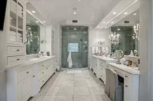 724 W Friar Tuck Ln, Houston, TX 77024 - Photo 23