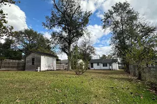 128 Harris St, Bellville, TX 77418 - Photo 25