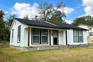 128 Harris St, Bellville, TX 77418 - Photo 1