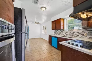 9618 S Petersham Dr, Houston, TX 77031 - Photo 9