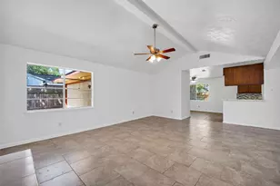 9618 S Petersham Dr, Houston, TX 77031 - Photo 7