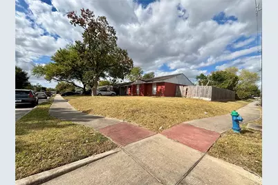 3902 Heatherbloom Drive, Houston, TX 77045 - Photo 17