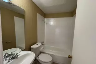 3902 Heatherbloom Dr, Houston, TX 77045 - Photo 11