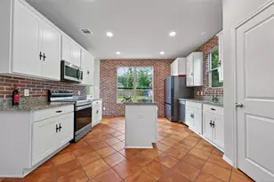 804 Pearl River Dr, Conroe, TX 77316 - Photo 5