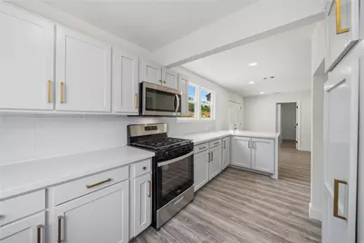 10406 Broadstairs Street, Houston, TX 77013 - Photo 19