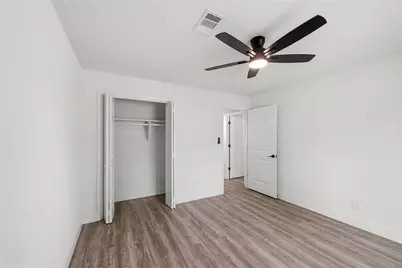 10406 Broadstairs Street, Houston, TX 77013 - Photo 9