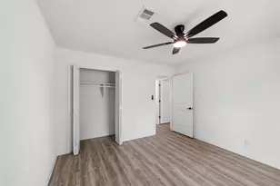 10406 Broadstairs St, Houston, TX 77013 - Photo 9
