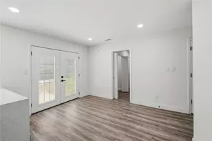 10406 Broadstairs St, Houston, TX 77013 - Photo 15