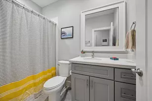 2704 Baldwin St, Houston, TX 77006 - Photo 17