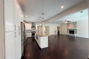 1103 Fleetwood Pl Dr, Houston, TX 77079 - Photo 9