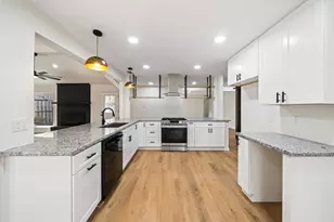 238 Point Clear Dr, Conroe, TX 77304 - Photo 5