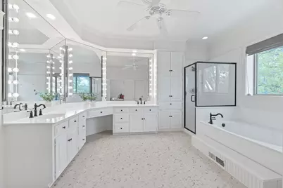 27030 Masters Pkwy, Spicewood, TX 78669 - Photo 23