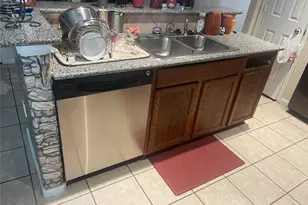 8303 Quest Ct, Rosharon, TX 77583 - Photo 5