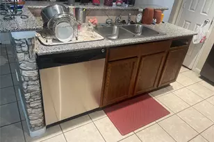 8303 Quest Ct, Rosharon, TX 77583 - Photo 5