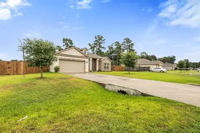 9850 Hunter Springs, Conroe, TX 77306 - Photo 3