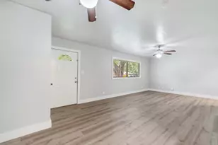 207 W Saunders St, League City, TX 77573 - Photo 5